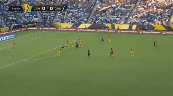 32'桑蒂斯破门! 牙买加 0- 1危地马拉