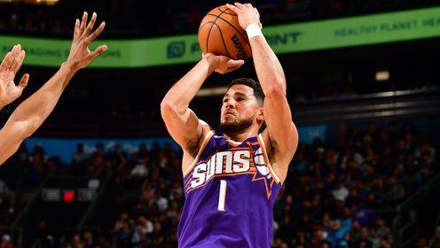 末節10分收割比賽！布克19中9拿下25分2板2助1斷