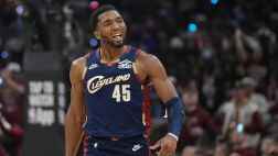 攻堅(jiān)利器！米切爾23中13砍全場(chǎng)最高30分加7板5助 末節(jié)獨(dú)得9分