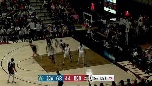 楊瀚森背身單打 分球空位的肯特三分命中