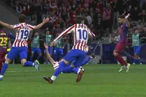 又有紅牌！加西亞背后放倒瑟爾洛特，VAR介入將其直紅罰下