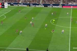 風云突變！岡薩雷斯鏟倒亞馬爾被直紅罰下，巴薩多打一人！