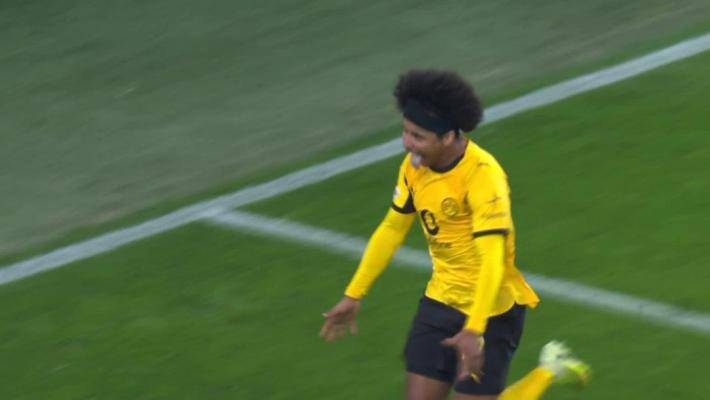 多特3-0領先！托馬斯解圍失誤，阿德耶米撞射入網