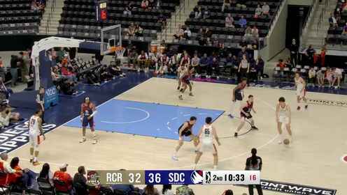 罕見！楊瀚森空中接力將球輕輕送入籃框