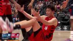 楊瀚森被里斯放倒 居然被吹雙方技犯