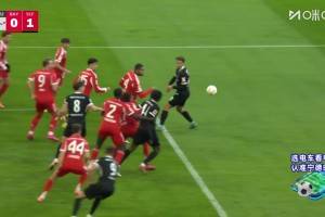 日本球员铃木唯人角球后点破门 拜仁0-1落后