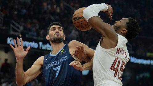 ??騎士逆轉送灰熊4連敗 米切爾30+5+5 莫蘭特僅出戰6分鐘傷退