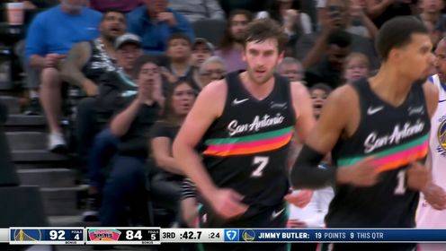 还能前进！文班22中11空砍31分15板10助1帽大三双 8失误太多了