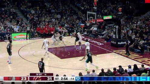 價(jià)值所在！楊瀚森掩護(hù)夏普上籃取分 將防守人死死卡在身后