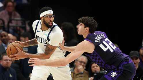 效率太低了！濃眉23中7拿到19分16板2助2帽 下半場10中2