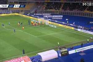 國米角球開出，后點無人防守的姆希塔良推射破門