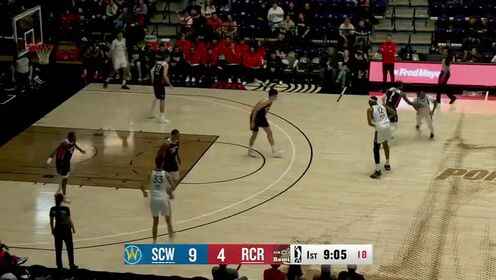 楊瀚森弧頂發牌 助攻隊友空切上籃得分