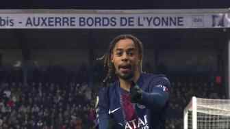  巴黎打破僵局！登貝萊妙傳助攻，巴爾科拉單刀破門！