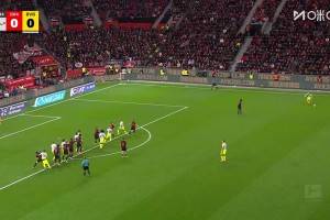 安塞尔米诺头球破门，，，，，，多特第41分钟拔头筹