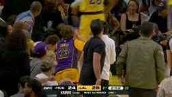 老頭真拼啊！老詹飛出底線極限救球，成功拿到球權！