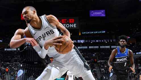 ??馬刺6人上雙擊敗魔術 文班亞馬25分8板4斷5帽 班凱羅19+10