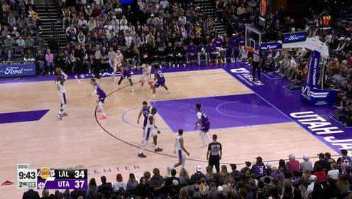 詹姆斯18中8拿17分6板8助复出两连胜！三分哐哐哐连打四铁！