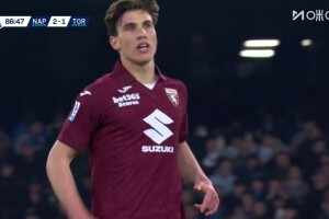  都靈扳回一城！都靈角球進攻卡薩迪門前頭球破門！