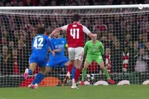  歐冠-埃澤超級世界波賴斯遠射破門 阿森納2-0總分3-1藥廠