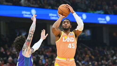 ??騎士24記三分輕取黃蜂止3連敗 米切爾30+5 亨特27+5 三球23+9