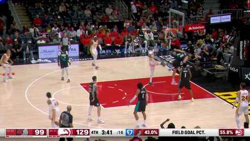 小楊慘成背景板！庫明加底線接球原地迅猛騰空，左手單臂隔扣楊瀚森