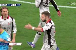  帕夫洛維奇禁區內犯規！主裁查看VAR判罰點球！弗拉西奇主罰命中