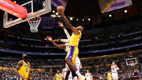 快攻扣籃！詹姆斯13投7中砍17分6板5助集錦