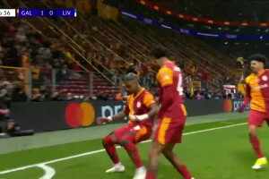  利物浦客場落后！奧斯梅恩躍起頭球擺渡！勒米納門前沖頂破門！