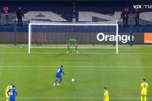  藝高人膽大！奧利塞造點，姆巴佩主罰勺子點球命中！