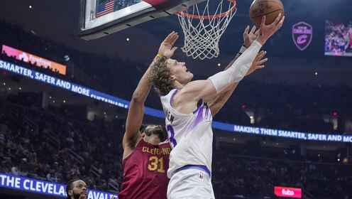 ??爵士擊敗騎士 基昂特&middot;喬治32+5+9 馬卡28+12 加蘭23+8