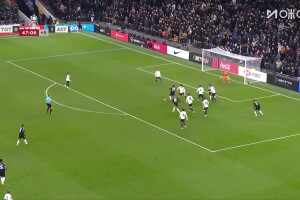 布恩迪亞磕球助攻，羅杰斯低射直入死角