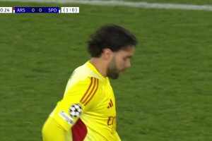 [后场失误] 险送大礼！拉亚禁区内出球失误！葡体断球没把握住！