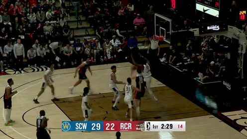 隊友罰球不中 楊瀚森搶到前場板上籃命中