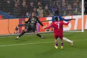 巴黎總比分6-2切爾西！薩爾停球致命失誤，K77抽射破門！