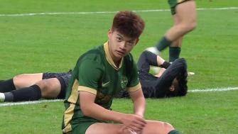 看我鏟射?！劉浩帆解圍不慎自擺烏龍，海港1-0領(lǐng)先浙江