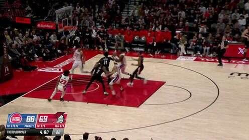 内线怪兽！杜伦15中11砍26分10板2助1断2帽 正负值+16