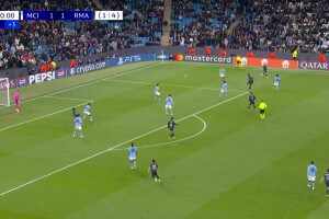 默契！瓊阿梅尼不停球直接傳中，維尼修斯前插推射破門(mén)