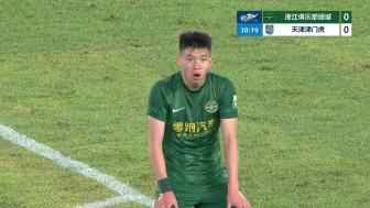  自己十分懊恼❗️王钰栋1v1射门稍稍偏出，这球可惜了