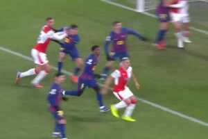 [进球视频]开局不利！布拉格斯拉维亚角球机会破门，巴萨0-1落后！