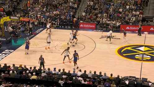 替補席都瘋了！穆雷直殺腹地起飛雙手隔扣戈貝爾