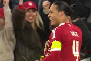 空中作業！?；倏祟^球擺渡，范戴克助攻麥卡利斯特破門