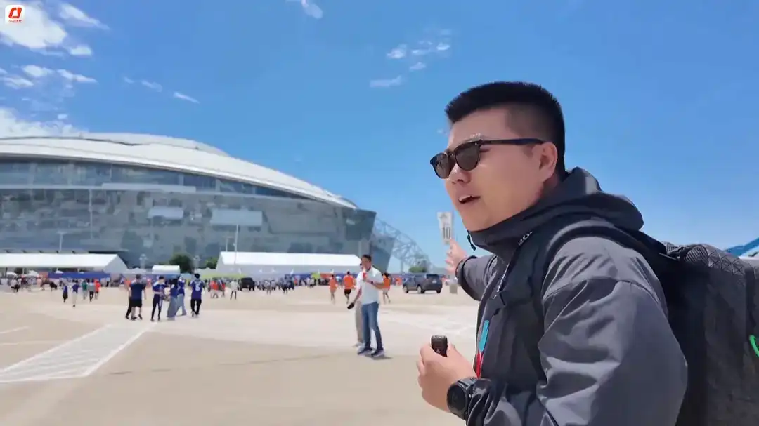 荷兰VS日本赛前：总台记者牛银昊抵达达拉斯球场