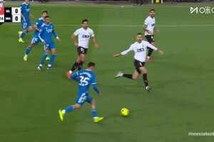  姆巴佩橫帶無私分球！大衛-希門尼斯絕佳機會射門被撲出！