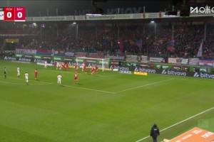 完美开局！塔头球摆渡，斯坦尼西奇轻松顶进球门