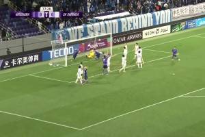 申花后点朱辰杰漏人，荒木隼人头球破门。申花0-1落后广岛