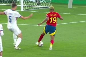  西班牙5-1打花法國(guó)！亞馬爾小角度捅射得手梅開(kāi)二度！