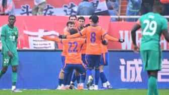 中超-兩連勝！泰山2-1國安積分歸零 克雷桑傳射張玉寧、謝文能破門