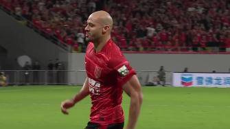   蓉城3-0领先！杨世元犯规送点 费利佩点射破门