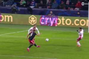  拜仁2-1再次領先埃因霍溫！烏爾比希長傳迪亞斯助攻凱恩推射破門