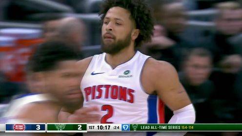 ?字母哥開(kāi)場(chǎng)傷退 小波特26+8 CC失絕平三分 雄鹿18分逆轉(zhuǎn)活塞